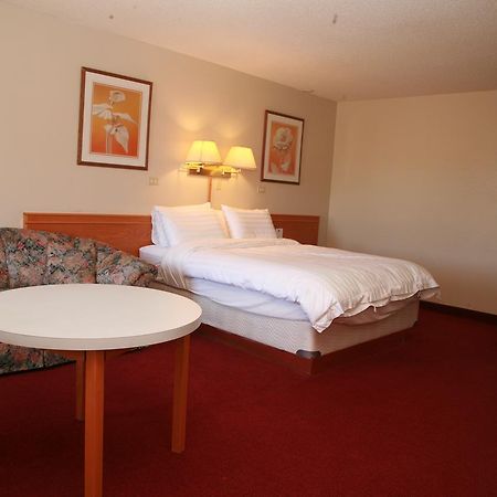 Widus Inn Swift Current Exterior photo