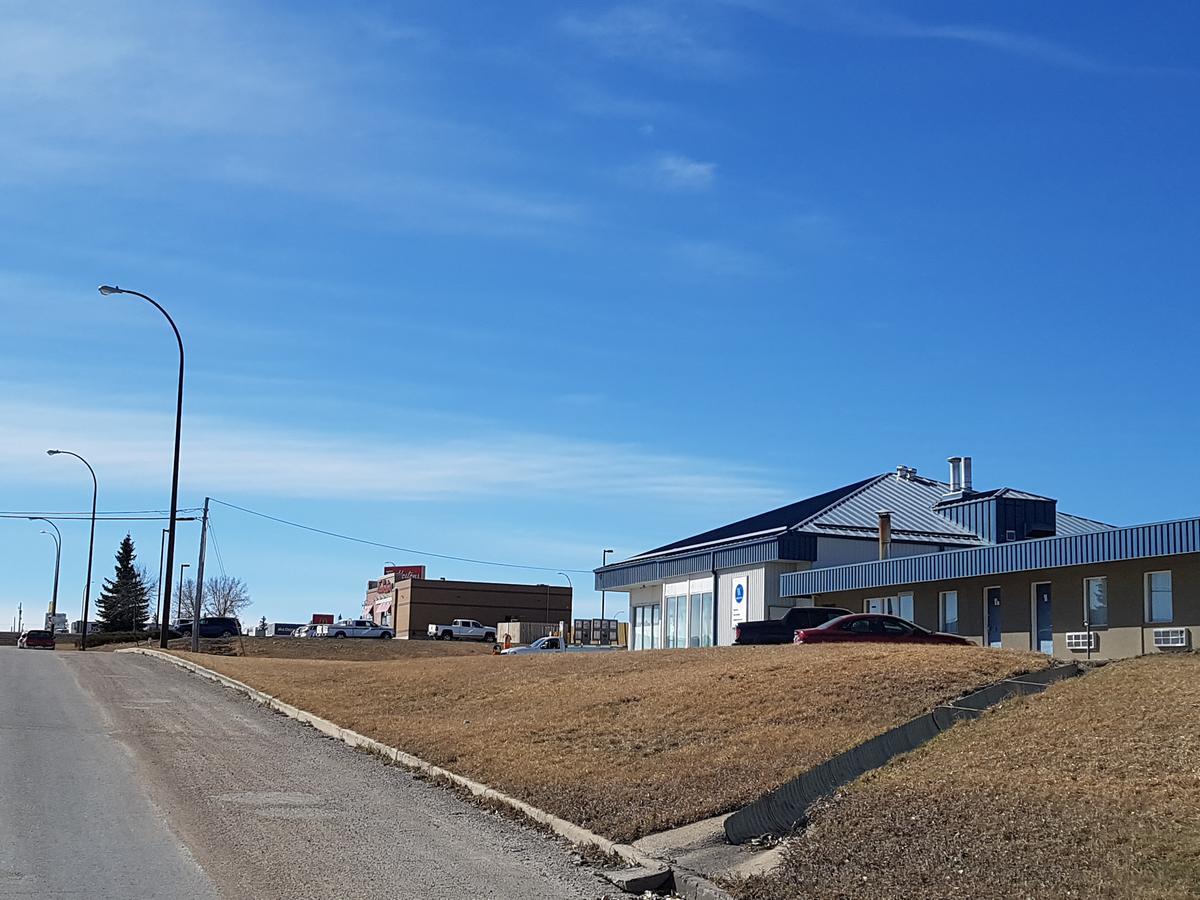 Widus Inn Swift Current Exterior photo